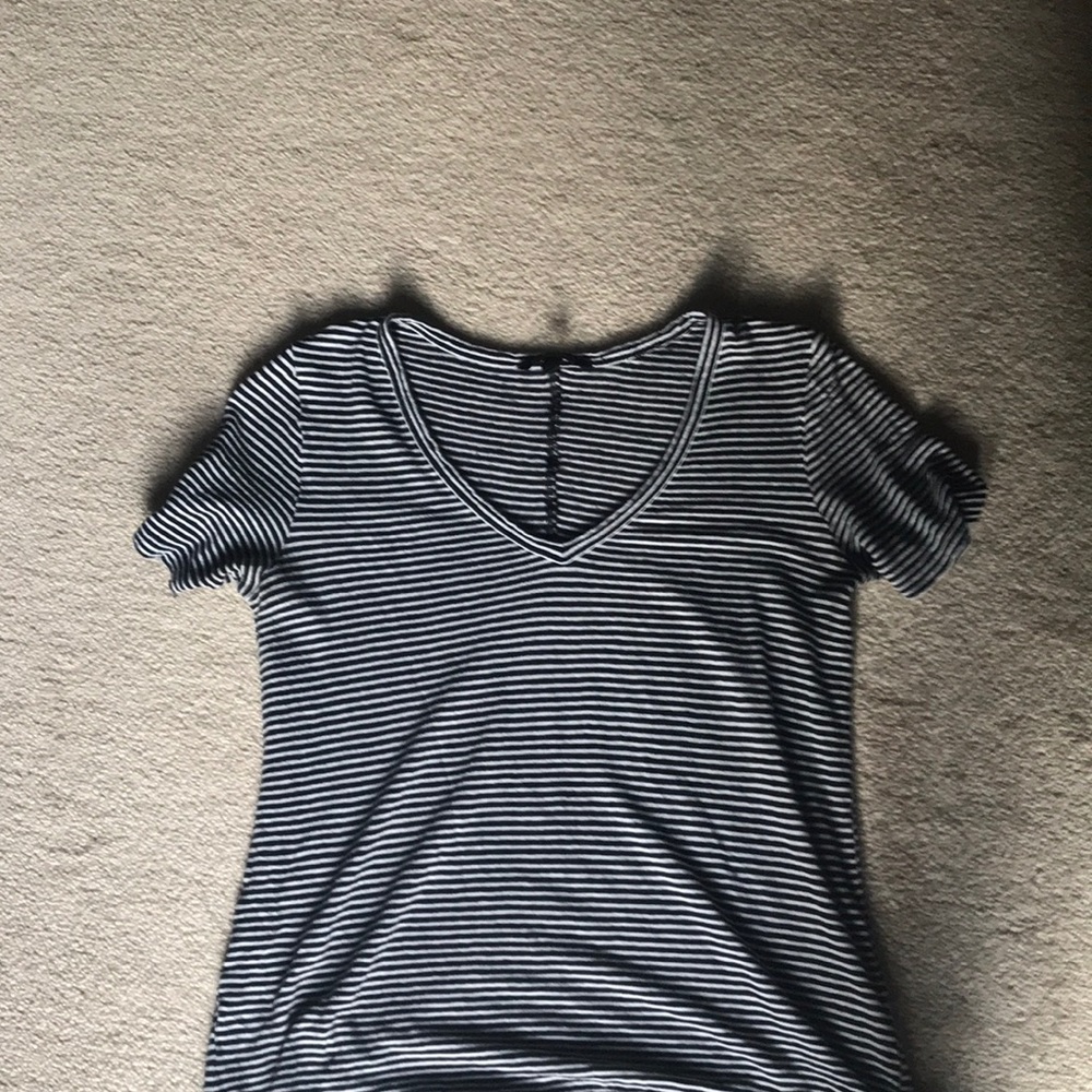 v-neck striped shirt